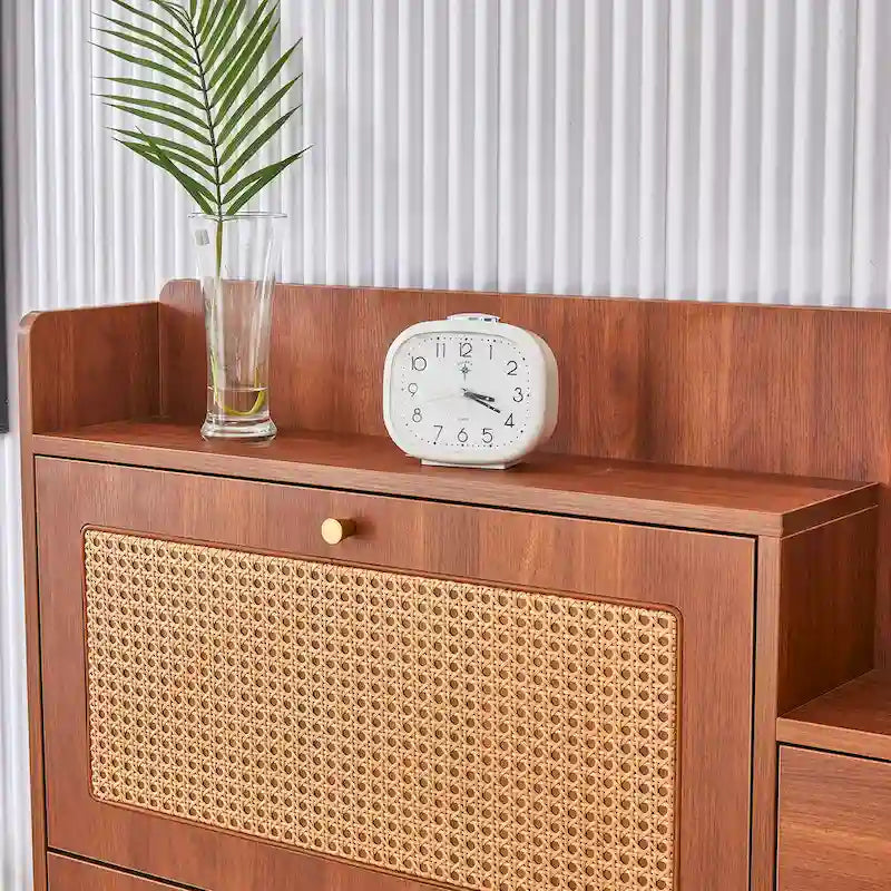 Meuble à chaussures en rotin et noyer avec porte basculante, style moderne et minimaliste, pour entrée