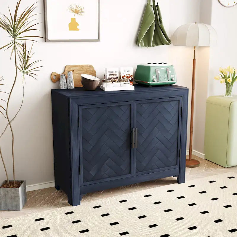 Buffet bas accentué à double porte à chevrons et étagères réglables, style antique