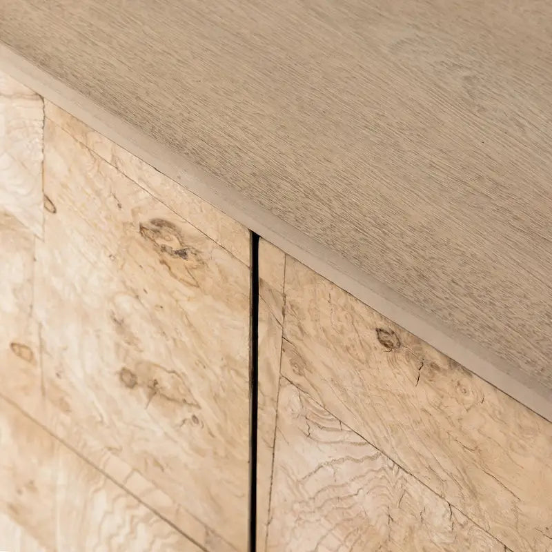 Commode à six tiroirs en ronce de bois blanchie avec façades à loquet-poussoir