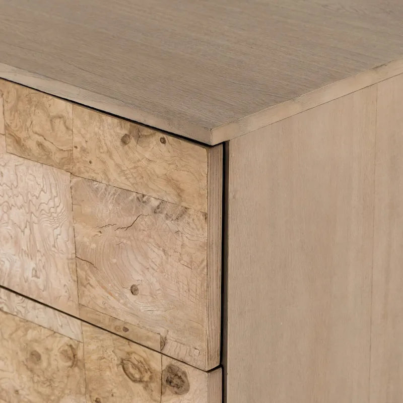 Commode à six tiroirs en ronce de bois blanchie avec façades à loquet-poussoir