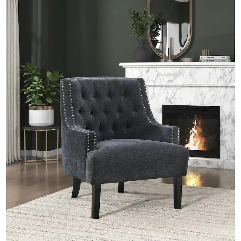 Fauteuil d'appoint capitonné avec garniture cloutée et pieds en bois massif