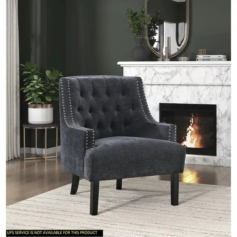 Fauteuil d'appoint capitonné avec garniture cloutée et pieds en bois massif