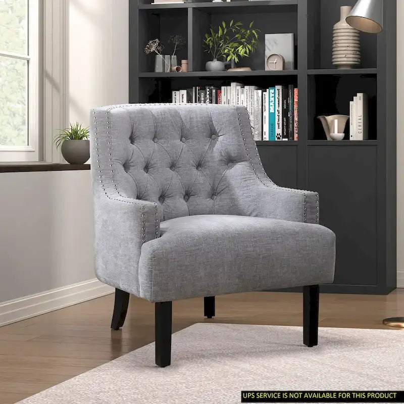 Fauteuil d'appoint capitonné avec garniture cloutée et pieds en bois massif