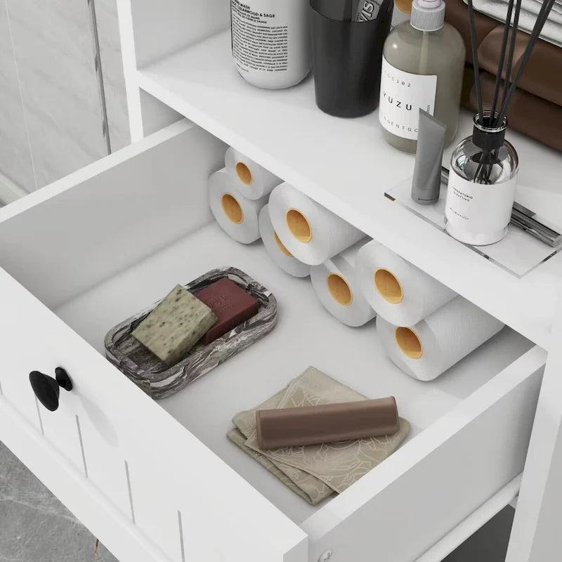 Meuble de tri de linge inclinable blanc et étroit avec étagères ouvertes et tiroir