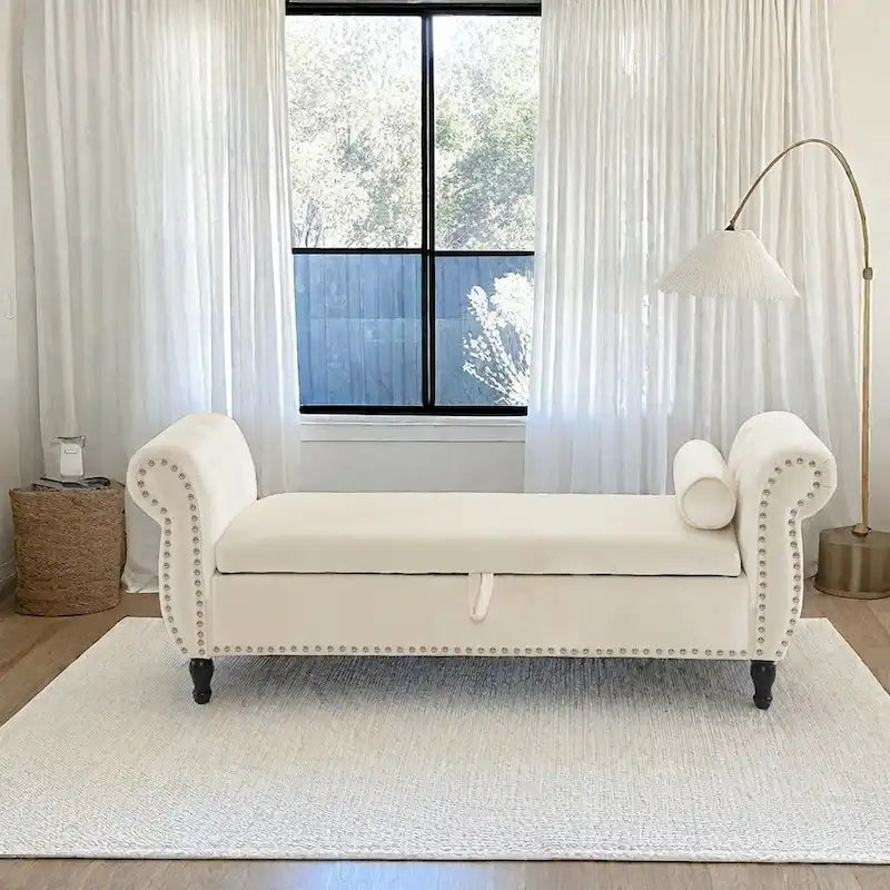 Banc de rangement ottoman en velours avec accoudoirs roulés et garniture cloutée beige