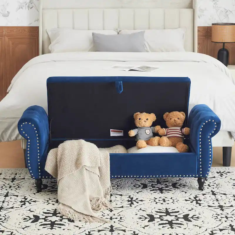 Banc de rangement ottoman en velours avec accoudoirs roulés et garniture cloutée beige
