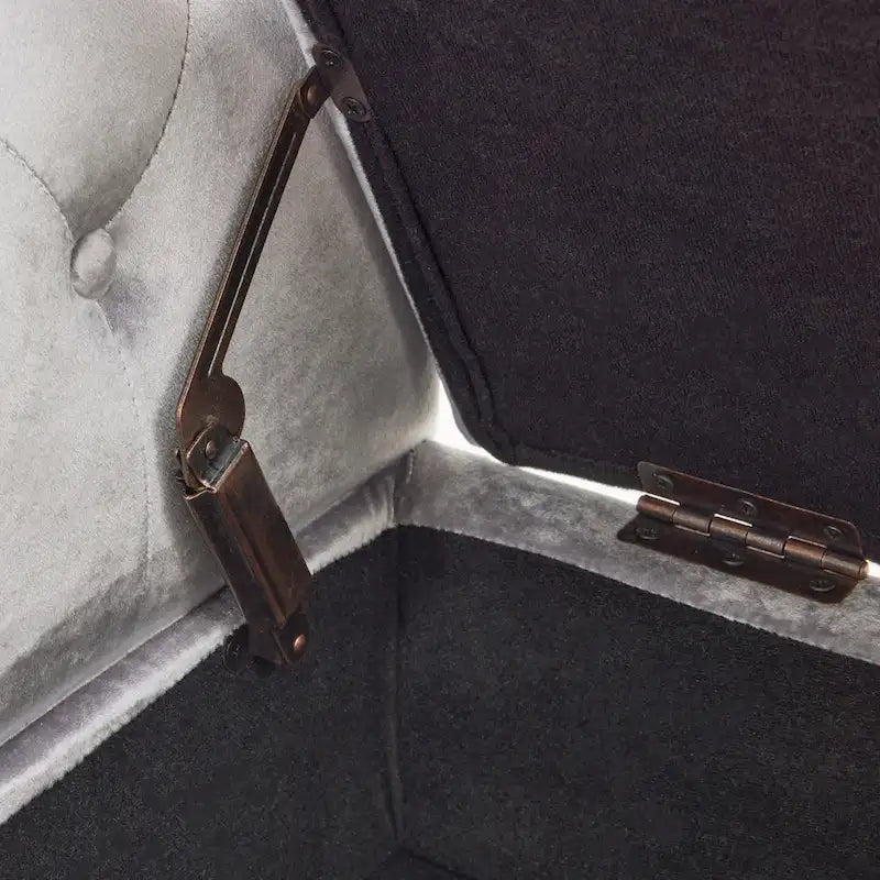 Banc de rangement ottoman en velours avec accoudoirs roulés et garniture cloutée beige